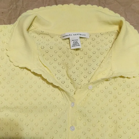 Banana Republic Petite Yellow Buttoned Blouse Size PXS - Picture 2 of 9